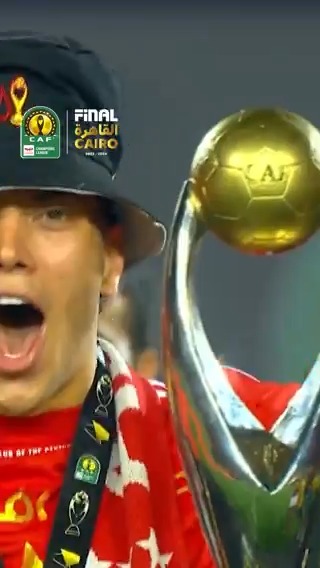 إمام عاشور 🎩 فرحة الاحتفال باللقب الأول في دوري أبطال إفريقيا لا توصف 🥳 #TotalEnergiesCAFCL | #FinalCairo