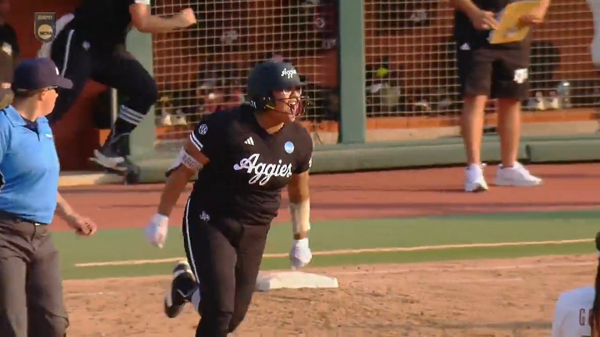 FIRST CAREER HOME RUN FOR THE TIE 🤩 #RoadToWCWS x 🎥 ESPN / Texas A&M Softball