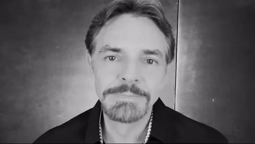 El mayor halago que he visto para el video de Eugenio Derbez, es la crítica llena de resentimiento hecha nada menos que por José Ratón 🐭, digo, José Ramón López Beltrán