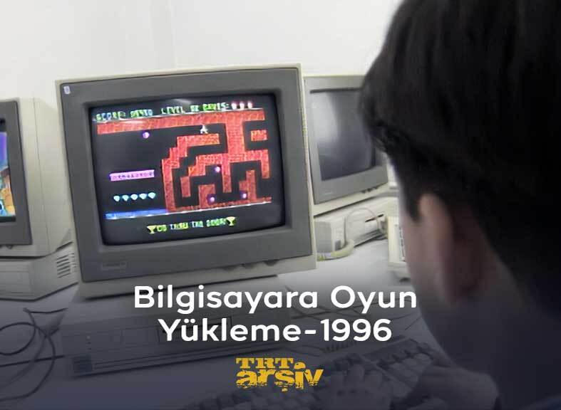 TRT Arşiv, 90'lı yıllarda bilgisayara oyunun nasıl yüklendiği gösteren anların görüntülerini paylaştı.