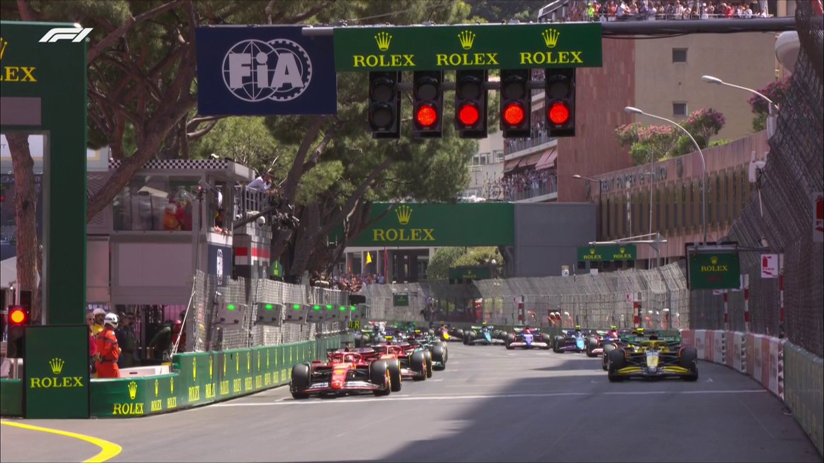 DRAMA ON THE FIRST LAP IN MONACO! Sainz picks up damage and a MASSIVE crash between Perez and both Haas' brings out the red flag! 🟥