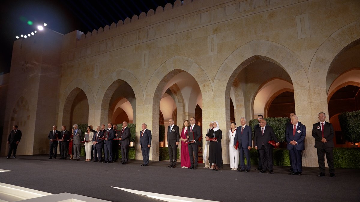 هو الخامس والعشرون من أيار... يوم العزة والكرامة... هو يوم يتجدد فيه العزم لتستمر المسيرة تحت راية الأردن الخفاقة العالية من حفل عيد الاستقلال الذي رعاه جلالة الملك عبدالله الثاني بحضور جلالة الملكة رانيا العبدالله يوم أمس في قصر الحسينية #الأردن #استقلال78