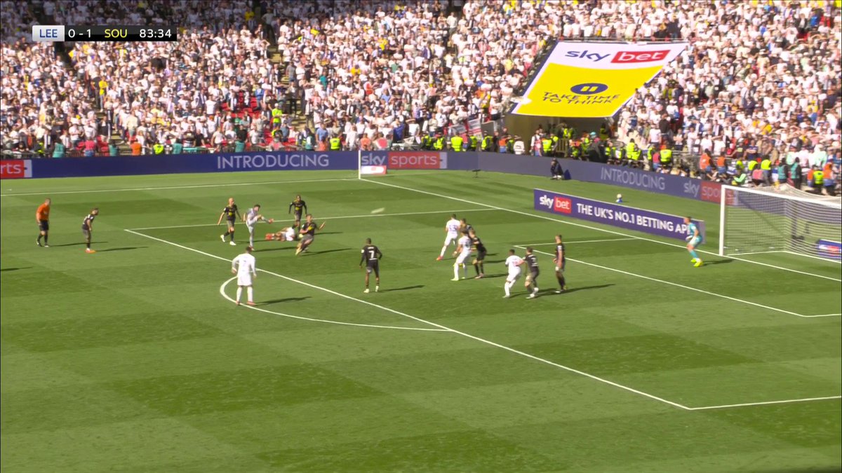 OH MY WORRRRRD DAN JAMES NEARLY SCORES A WORDLIE TO EQUALISE FOR LEEDS