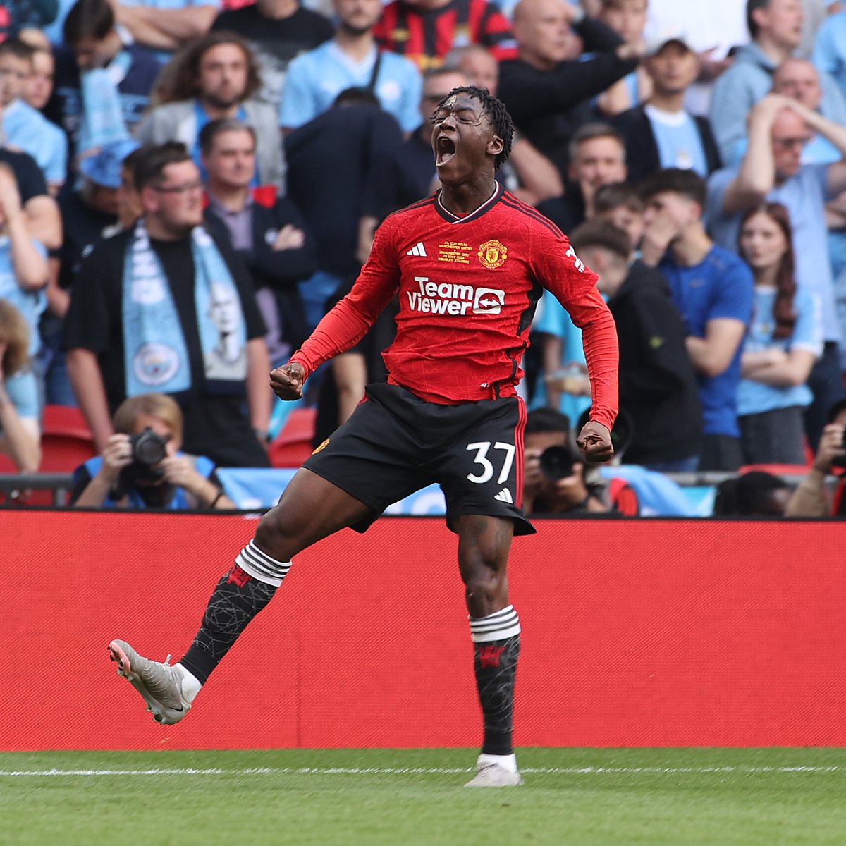 Everything about this goal is absolutely class 🌟 #MUFC || #FACupFinal