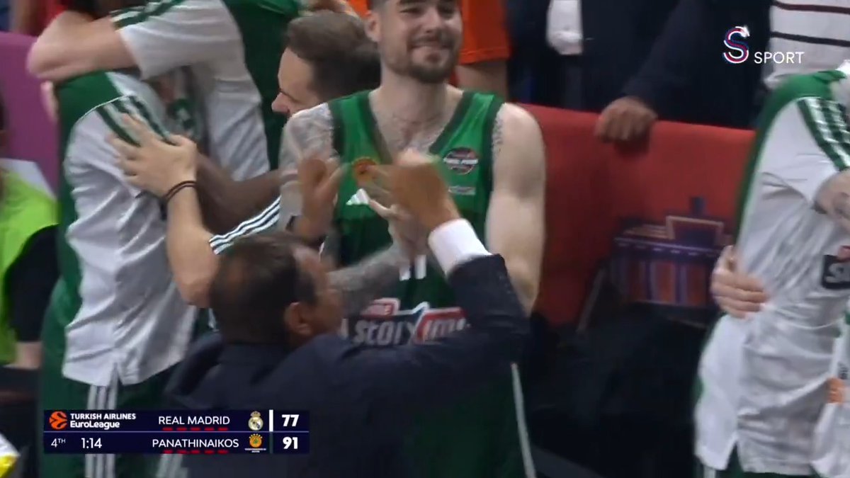👊 Panathinaikos koçu Ergin Ataman'ın şampiyonluk sevinci!