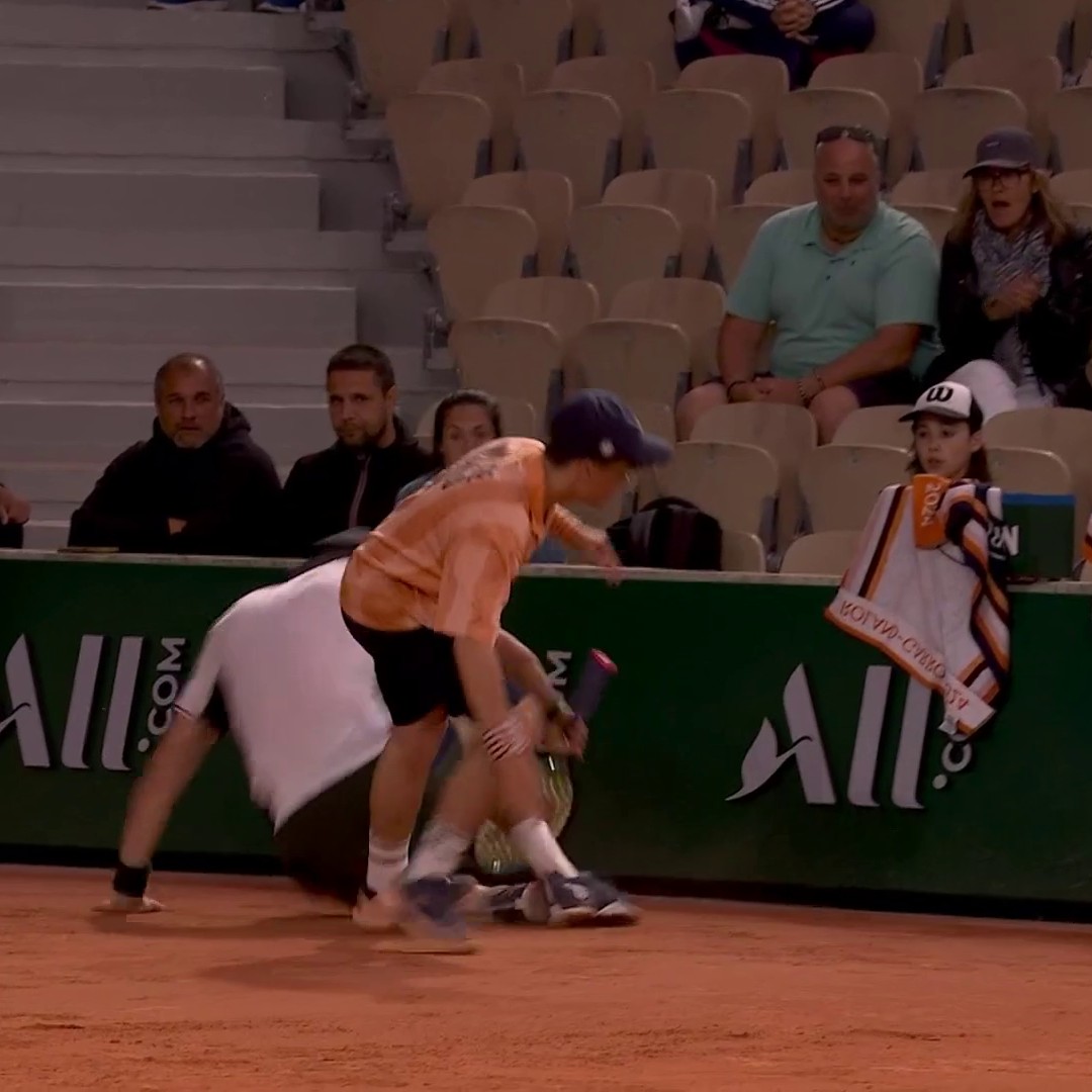 Nicolas Jarry was 𝐚𝐛𝐬𝐨𝐥𝐮𝐭𝐞𝐥𝐲 wiped out by a ballboy at Roland Garros 😂🎾 #RolandGarros