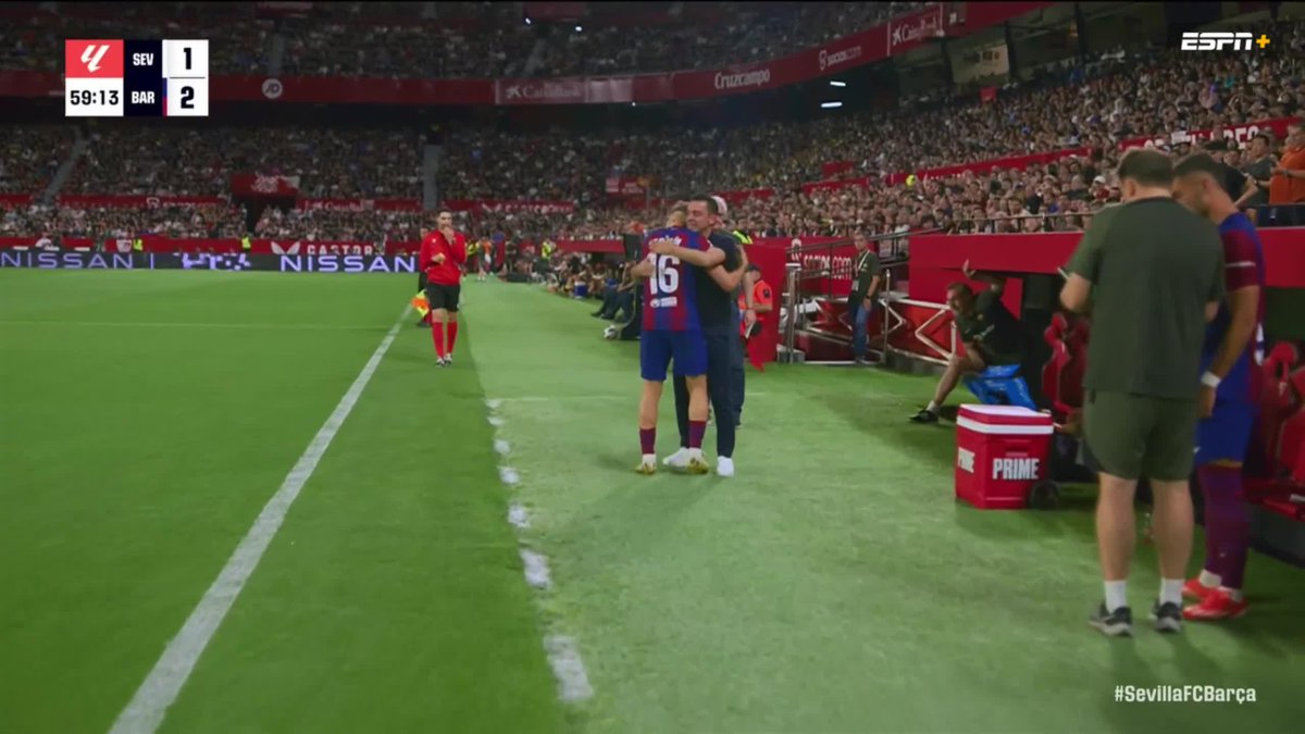 FERMIN LOPEZ GIVES BARCELONA THE 2-1 LEAD WITH A WONDERFUL GOAL AND RUNS STRAIGHT TO XAVI TO CELEBRATE ❤️🔥