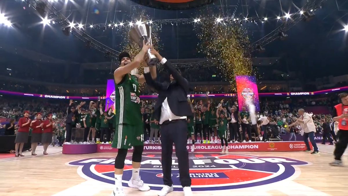 It's the moment you've waited for @paobcgr fans... Lift the Trophy HIGH #F4GLORY