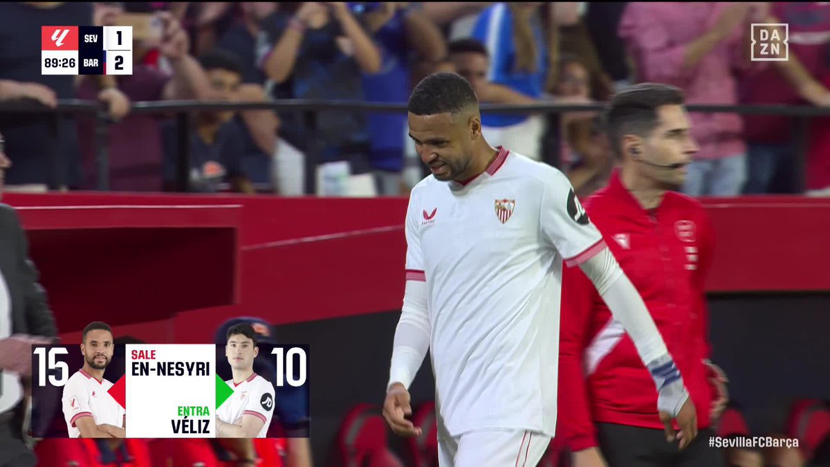 👏 Entre lágrimas y con la ovación de todo el Ramón Sánchez-Pizjuán se marchó del campo Youssef En-Nesyri. ⚽️ El delantero marroquí cierra su etapa como sevillista tras anotar la friolera de 73 goles colándose de lleno en el libro dorado del club.