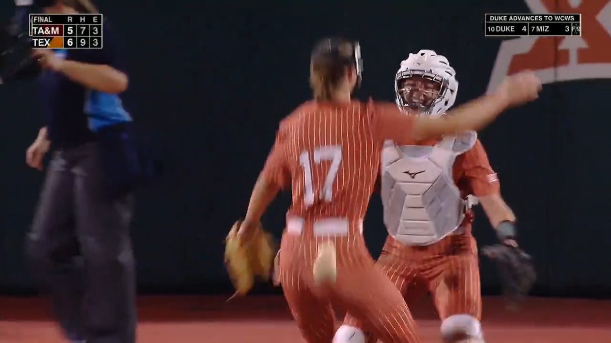 STRIKE THREE AND TEXAS WILL GO TO THE #WCWS! 🤘 #RoadToWCWS x 🎥 ESPN2 / Texas Softball