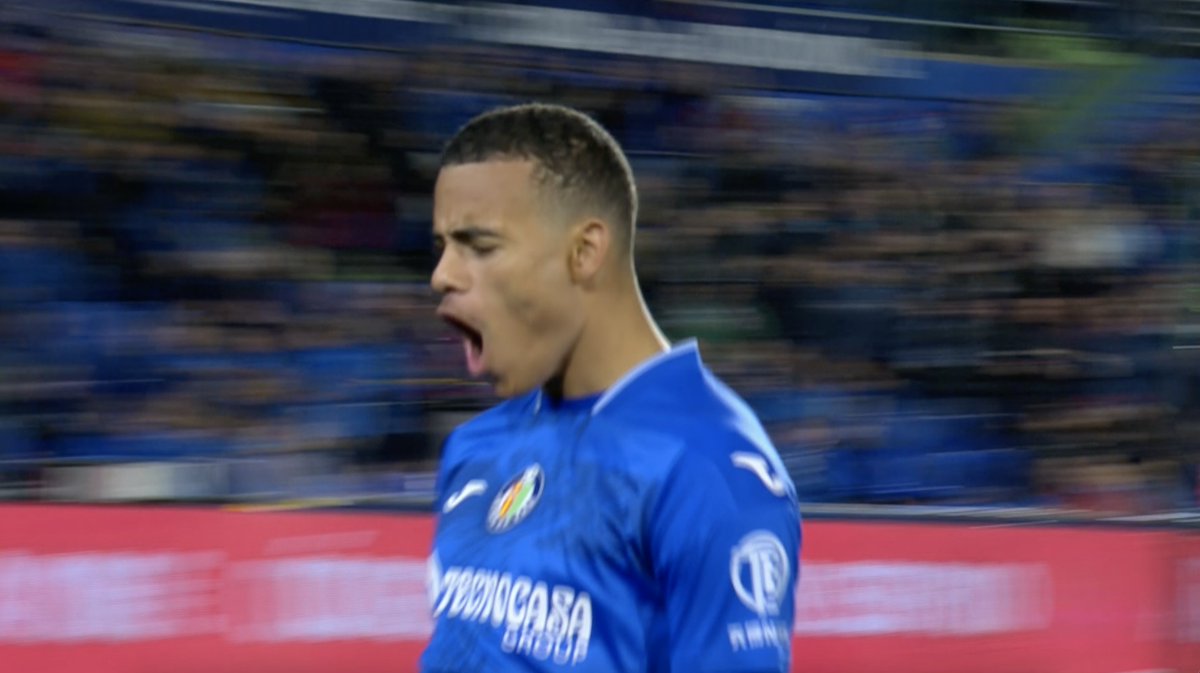 Mason Greenwood’s Goals at Getafe, Let's recap his best moments on the pitch! A Thread 🧵🤯 1. ⚽ Goal vs. Almeria - Greenwood scored a stunning goal from outside the box, showcasing his powerful long-range shooting ability.
