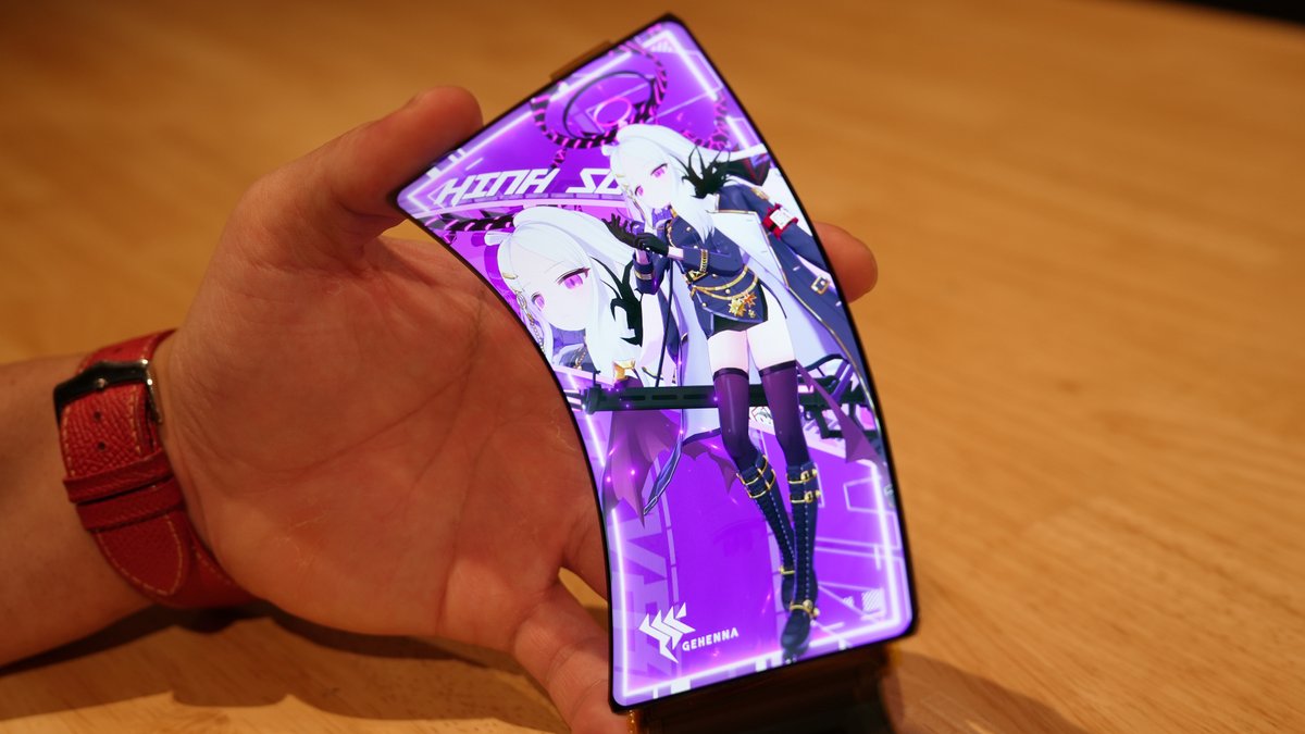 フレキシブルディスプレイネタ2つ目。ブルーアーカイブよりヒナ。 今回からモデルを自由に回転できる機能入れてみた(0:24~) #ブルアカ