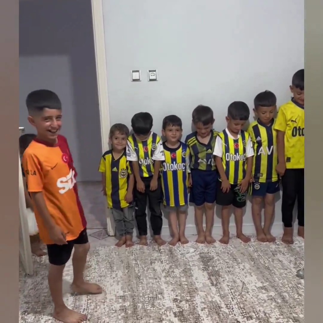 JDJSNDHSKMJDZKDHKEKSD gsli çocuğun kurduğu üstünlük
