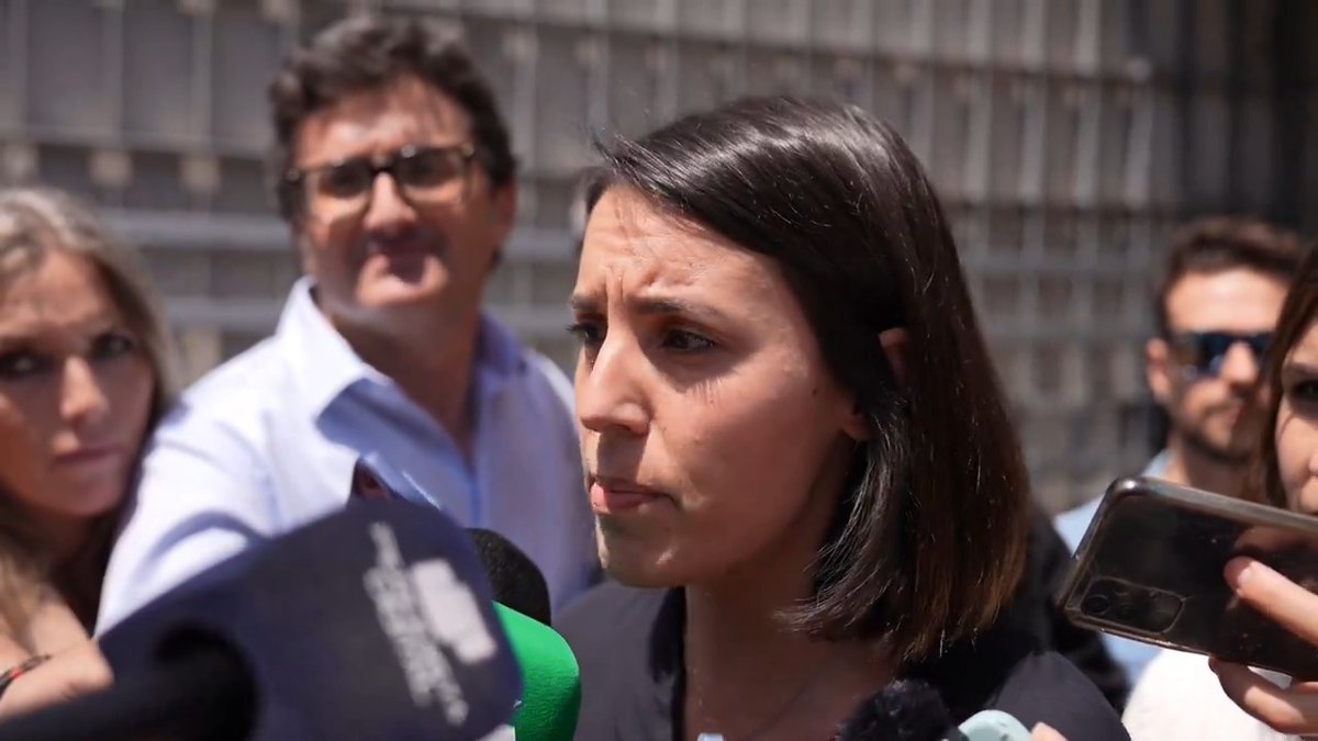 "Aunque tengamos miedo y aunque nos intimiden, no dejaremos de hacer política. Ojalá su acoso fascista no quede en la impunidad". 🎥 Irene Montero