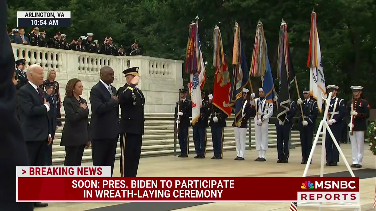 Doesn’t the president normal carry the wreath??? Is he really this weak??? 🤔 #LakeBoss 🇺🇸