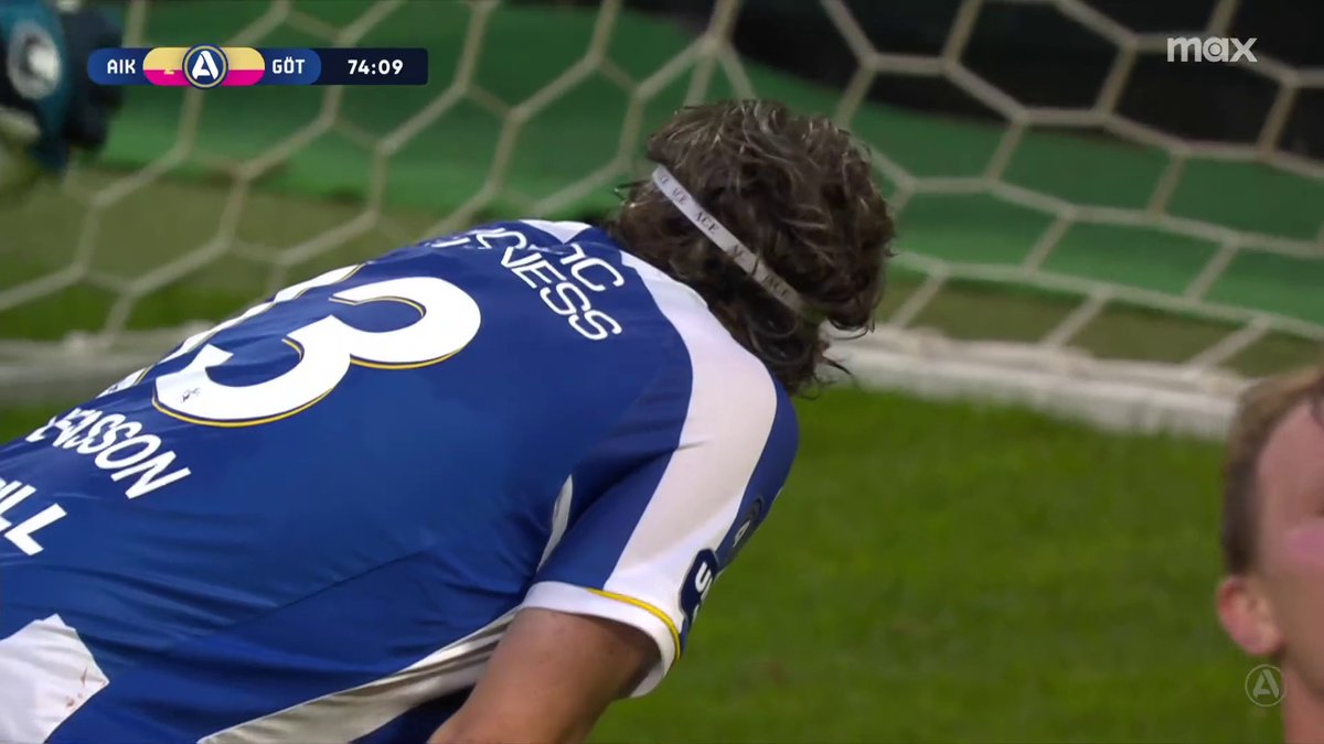 3-2 AIK! Gustav Svensson nickar in bollen i eget mål ⚫🟡 📲 Se all kommande sport på vår nya streaming-hemmaplan Max, där du ser allt från Allsvenskan.