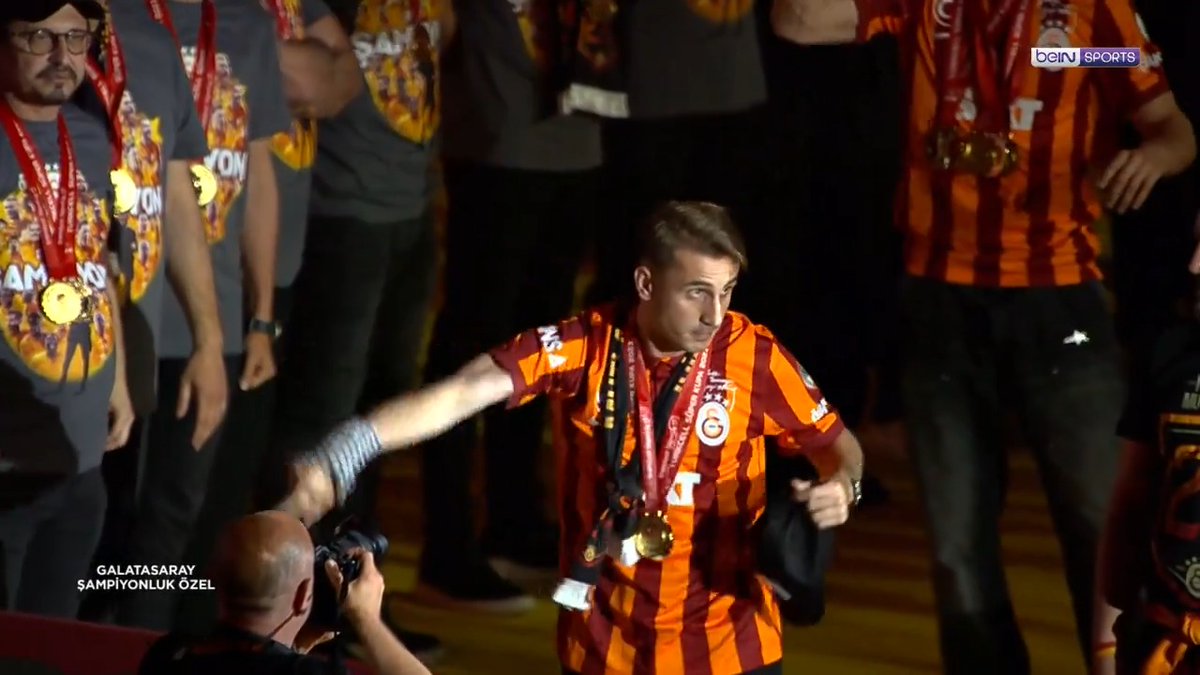 💔 Kerem Aktürkoğlu'nun şampiyonluk kutlamalarında sahneye çıktığı anlar...