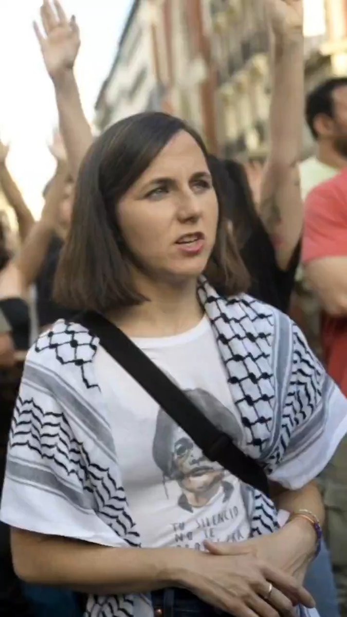 Hoy salimos a las calles tras el terrible ataque de esta noche por parte del estado genocida de Israel en Rafah. Basta ya de que nos hagan partícipes de este genocidio.