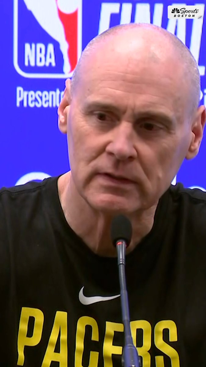 "I've been on a text message thread with our '86 team... to me, he was a living, breathing, event in history just walking around." Rick Carlisle talks about his relationship with Bill Walton, how he helped him out on his very first date with his wife, and much more 💚