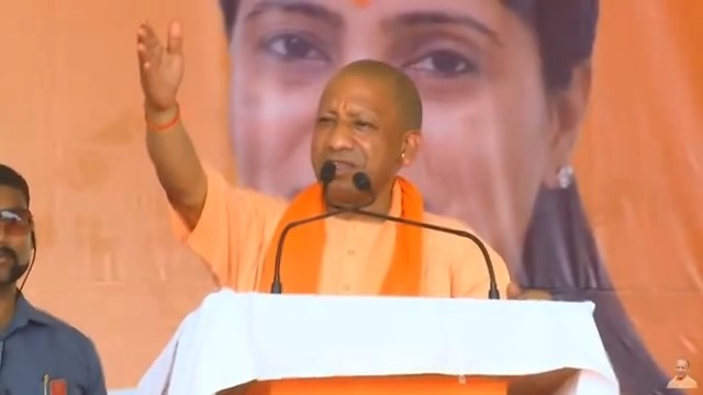 देश में कहीं भी दंगा होता है तो उत्तर प्रदेश पीएसी के जवानों को बुलाया जाता है... और जब दंगा शांत होता है तो वहां की जनता-जनार्दन कहती है कि पीएसी तो आई है, योगी जी बुलडोजर भी भेज देते...