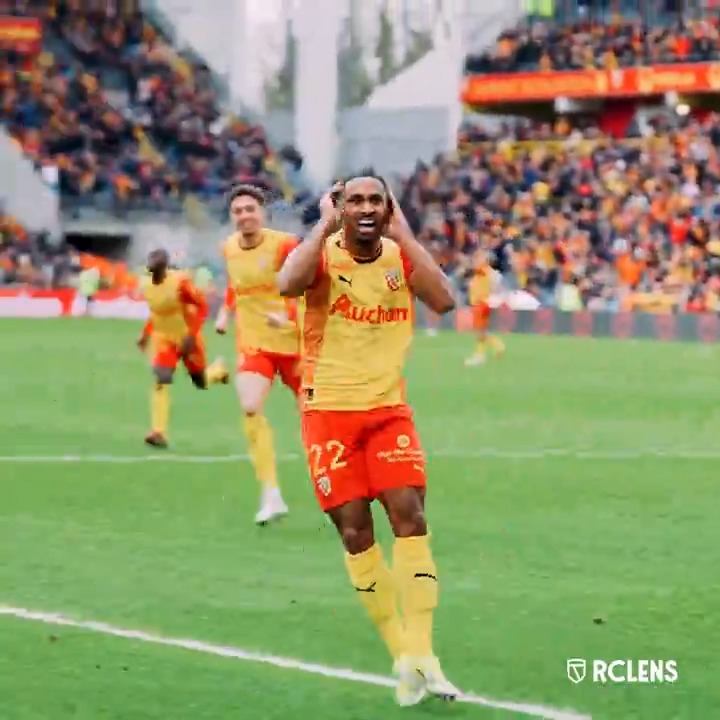 🔙 #LaRétro : manque de réussite Lors d'un mois de février où les vents lui sont contraires, le Racing pêche dans les deux surfaces et voit son parcours européen s'arrêter. En Ligue1UberEats, il accroche notamment un point à Reims (𝟏-𝟏). #FierDEtreLensois