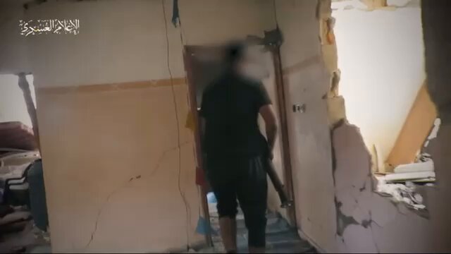 هذه المدينة تنزِفُ ولا تموتُ هذه الكتائب لا تركع إلا الله اللهُمَّ ثّبِّتْ أقدامهم اللهُمَّ سدِّدْ رميهم 💚