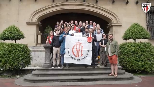 🏴󠁧󠁢󠁥󠁮󠁧󠁿 CIVIL SERVICE FC recently visited Ibaigane to celebrate the 110th anniversary of their last tour of the Basque Country. In addition to being a founder member of the The FA, Civil Service FC have an important place in Athletic's history as our first English opponents. #AthleticClub 🦁