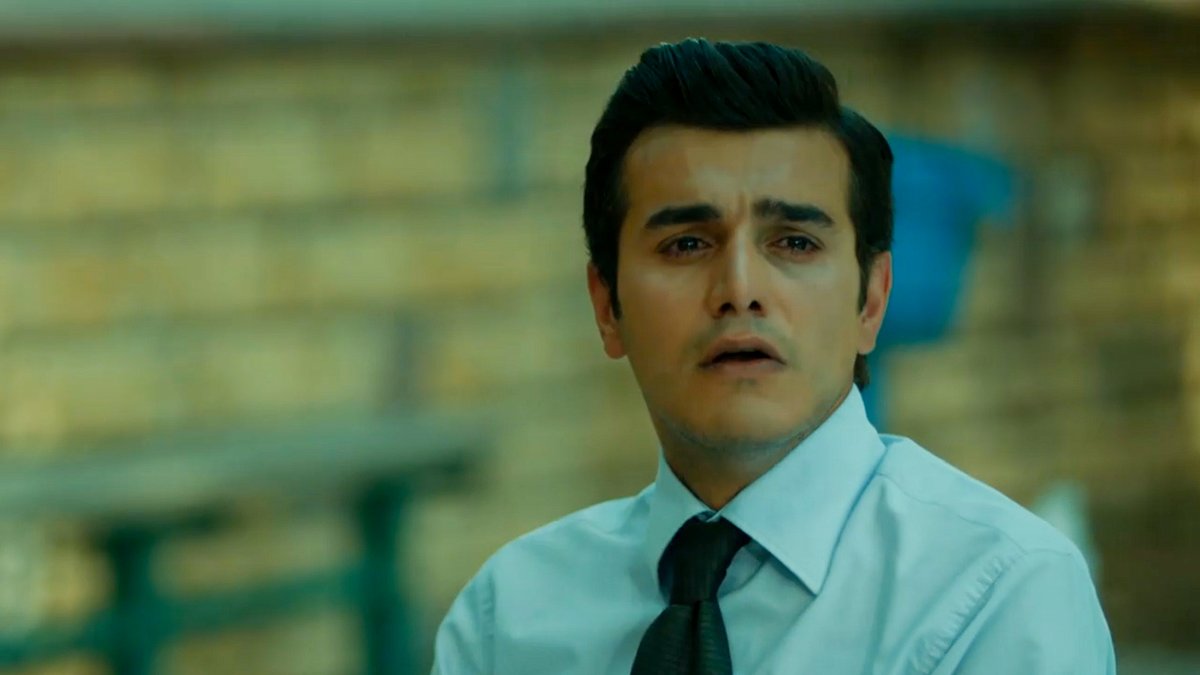 "Ölümüne masum doğan kız, üzülme Saman sarısı kıvırcık saçların için Sırf sen üzülme diye Bir gün saçlarını uzatacak Filistin…"