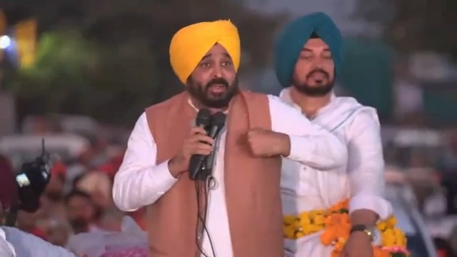 ਐਤਕੀਂ 13 ਦੀਆਂ 13 ਸੀਟਾਂ ਜਿਤਾ ਦਿਓ ਪੰਜਾਬੀਓ… ਉਸ ਤੋਂ ਬਾਅਦ ਕੰਮ ਕਰਨ ਦਾ ਫ਼ਰਜ਼ ਮੇਰਾ… ਜਦੋਂ ਕੇਂਦਰ ਵਿੱਚ ਆਪਣੇ 13 MP ਹੋ ਗਏ ਫ਼ਿਰ ਕਿਸੇ ਦੀ ਹਿੰਮਤ ਨਹੀਂ ਪੈਣੀ ਕਿ ਪੰਜਾਬ ਦਾ ਇੱਕ ਰੁਪਈਆ ਵੀ ਰੋਕ ਲੈਣ…