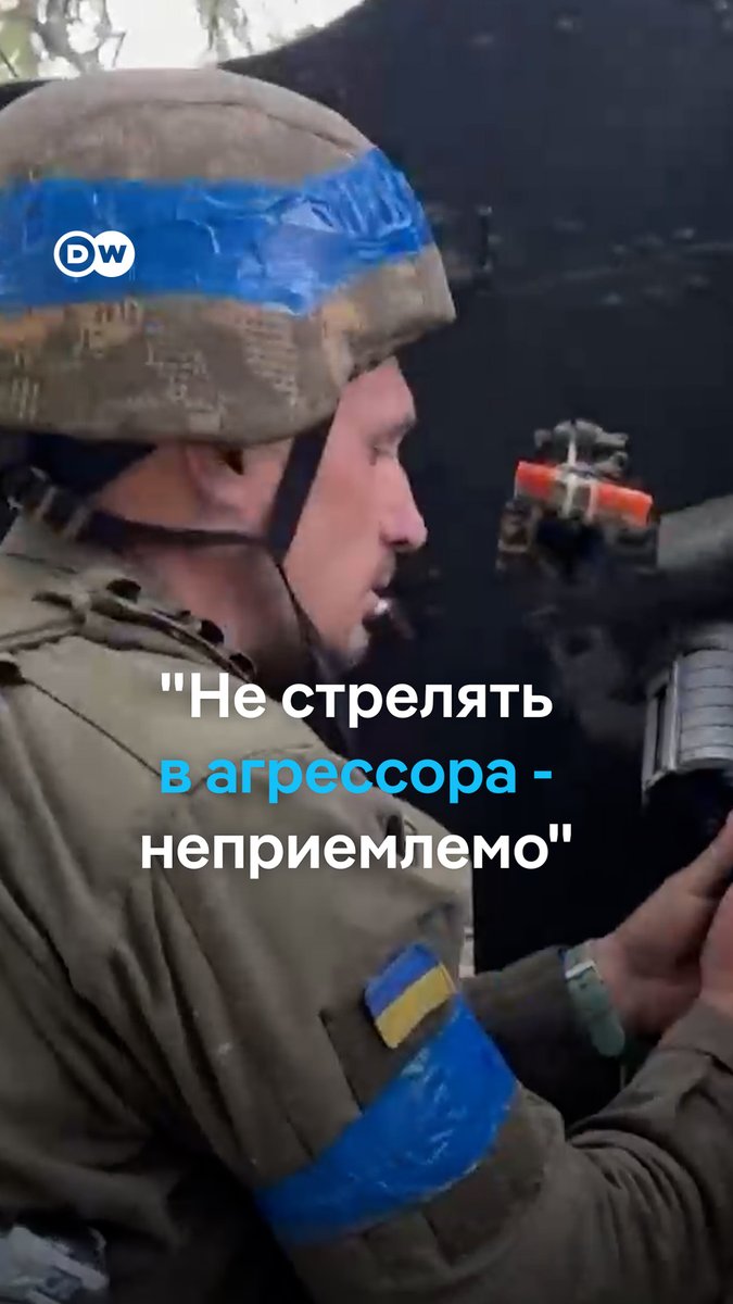 "Они нас бьют со своей стороны, а мы должны стоять и молчать? Так не бывает. Они пошли на нас войной, не мы", - говорит о войсках РФ солдат ВСУ, который воюет на Харьковском направлении. Он не понимает, почему Украине нельзя бить западным оружием по территории агрессора - России