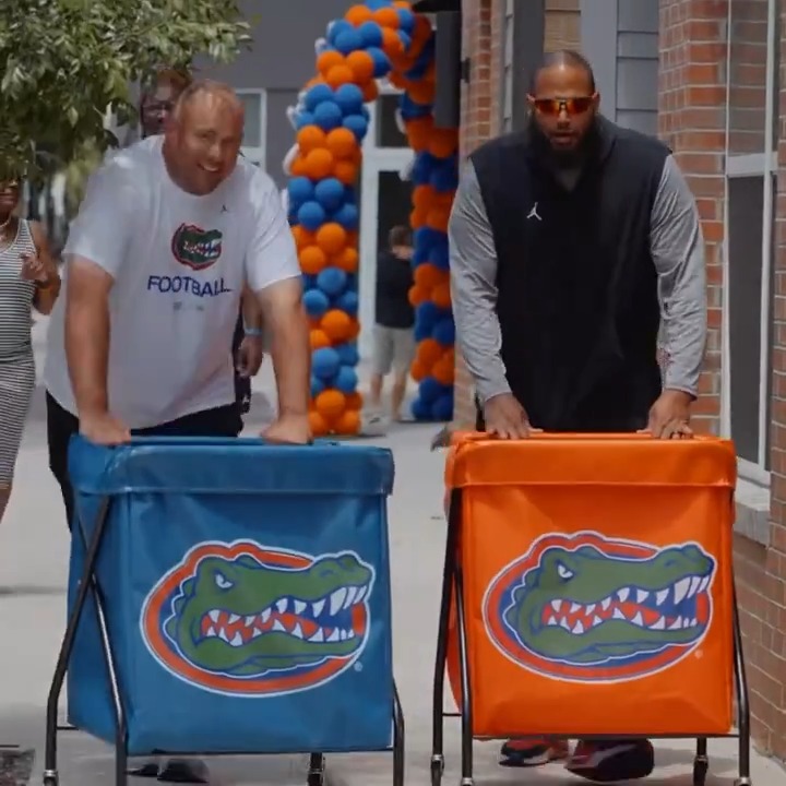 Welcome home to the rest of our #2THESW4MP crew! 🐊🟠🔵