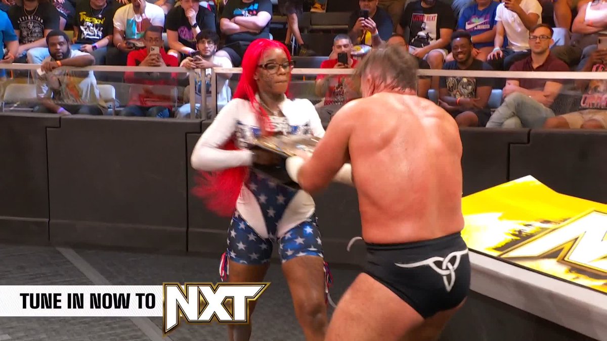 WHAT AN ENDING 😱 Sexyy Red with a HUGE assist and Trick Williams & Je’Von Evans pick up the win! #WWENXT
