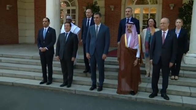 Ha sido un honor recibir al Comité Ministerial Árabe-Islámico sobre Gaza un día después de que España haya reconocido a Palestina como Estado. Compartimos con los países árabes la voluntad y el compromiso de poner fin a la violencia y hacer realidad la solución de los dos Estados. Confiamos en que el reconocimiento devuelva la esperanza al pueblo palestino de que es posible un futuro de paz, seguridad y prosperidad para la región.