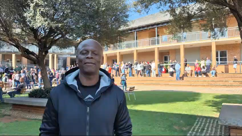 WATCH: South African football legend, Marks Maponyane, is urging all South Africans to go out and vote for the ANC. There is roughly an hour left before official closing time. #IamVotingANC #LeadUsRamaphosa