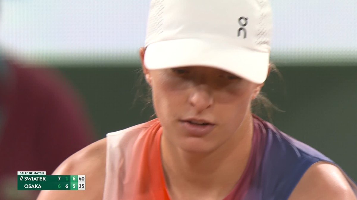 THE GREAT ESCAPE 🎩 Iga Swiatek stays alive after an amazing match against former world number 1 Naomi Osaka! #RolandGarros