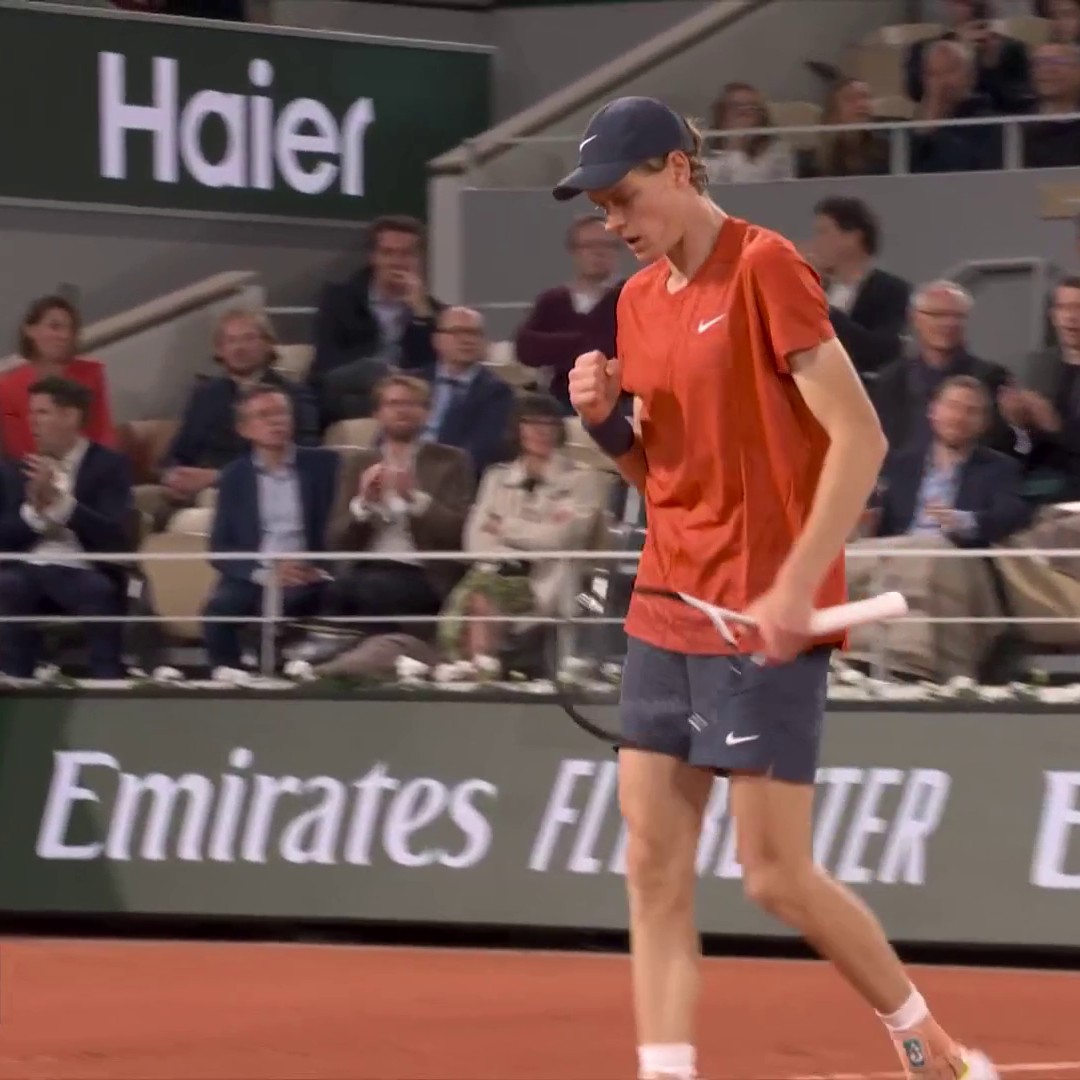 This rally is INCREDIBLE between Jannik Sinner and Richard Gasquet 🤯🎾 #RolandGarros