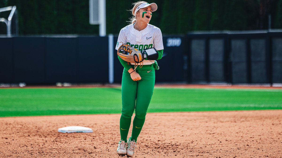 The 2024 Rawlings Gold Glove winner at Shortstop. #GoDucks