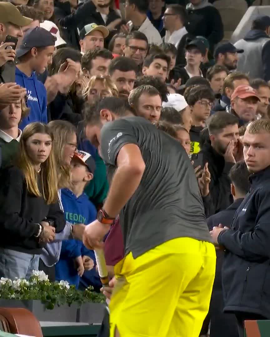 Lo lleva tatuado en el brazo y lo aplica en la vida. "Siempre lo intentaste. Siempre fallaste. No importa. Inténtalo otra vez. Falla de nuevo. Falla mejor". Imposible no amar a Stan Wawrinka ❤️