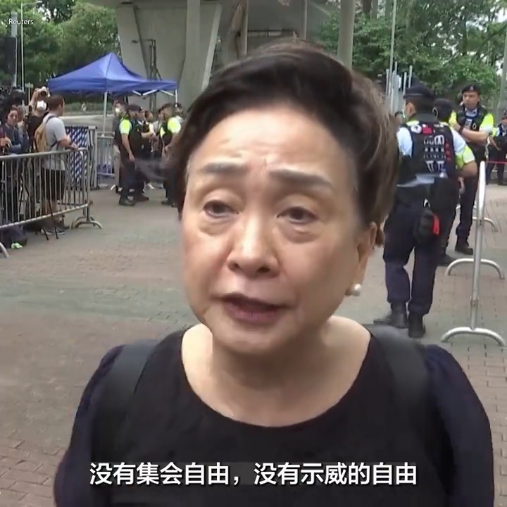 “我们必须采取行动振兴经济,恢复城市的活力;我们要做的一件事情就是让人民自由、安全”,香港民主派人士刘慧卿说,香港现在缺乏新闻、言论、集会自由;经济也陷入困境。 有14名泛民主派人士30日被判“串谋颠覆国家政权罪”有罪,两人无罪释放。 报道:
