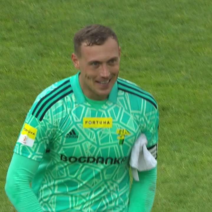Piotr Ceglarz nie wykorzystuje rzutu karnego ❌ Motor Lublin remisuje do przerwy z Górnikiem Łęczna 0:0 w półfinale baraży o PKO BP Ekstraklasa 📺 Polsat Sport 2 📲 Polsat Box Go