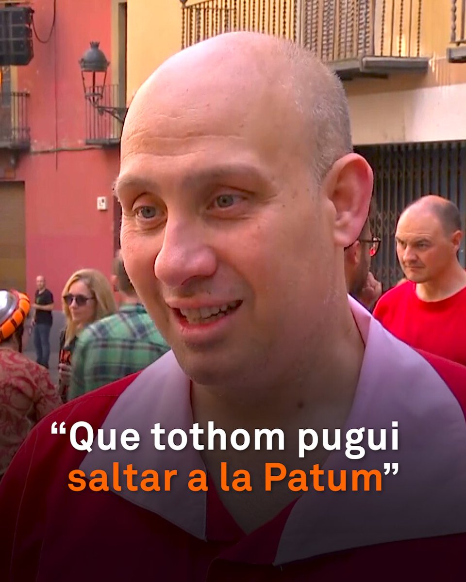 “Que tothom pugui saltar!” Persones amb diversitat funcional fan una Patum adaptada que salta a la plaça de Sant Pere de Berga com un acte més de la festa. “Estic contenta, és molt bonic”.