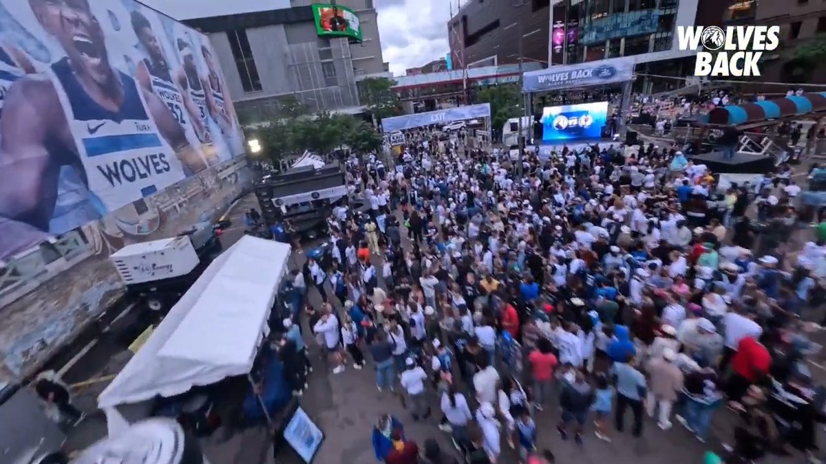 home sweet home. see you tonight, Wolves fans. 🎥 » Jay Christensen