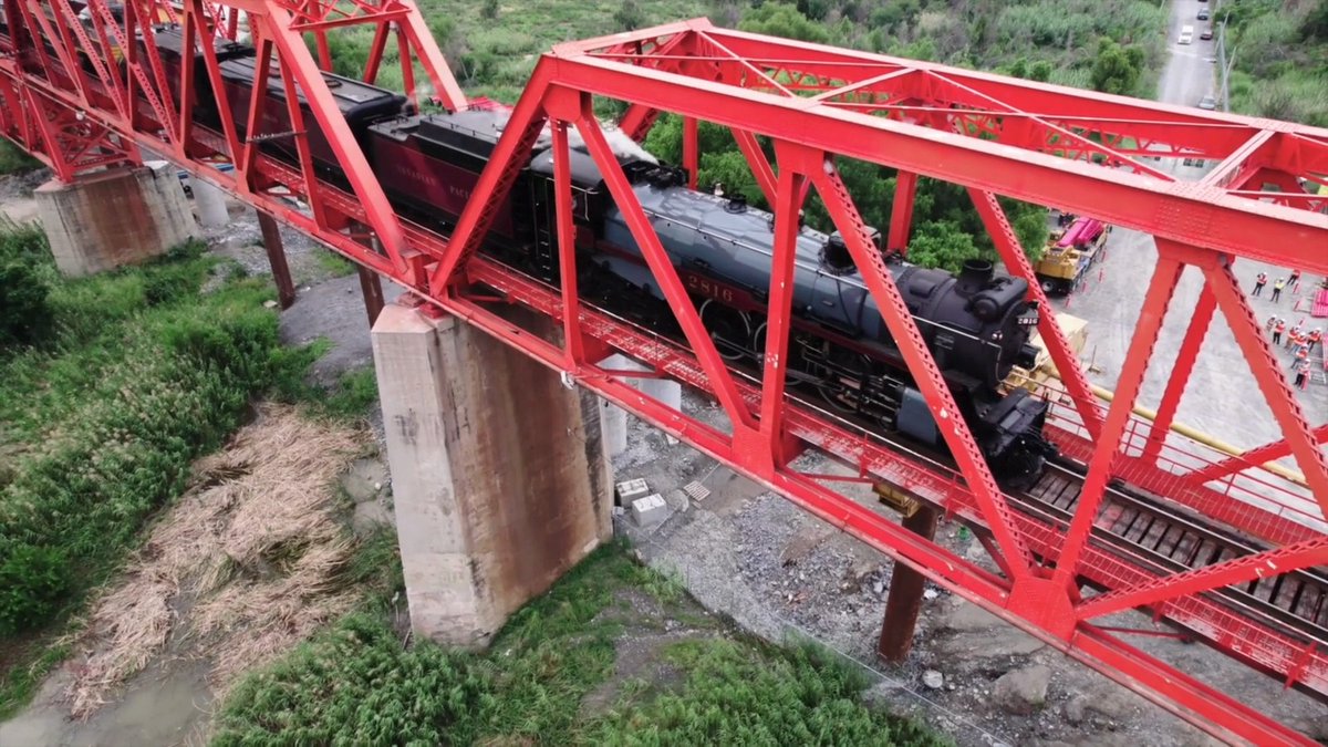 Today, #2816Empress crossed the Rio Grande and the U.S.-Mexico border at Laredo, Texas, becoming the first steam locomotive to operate in Canada, the U.S. and Mexico. Congratulations to the CPKC steam team for achieving this remarkable milestone!