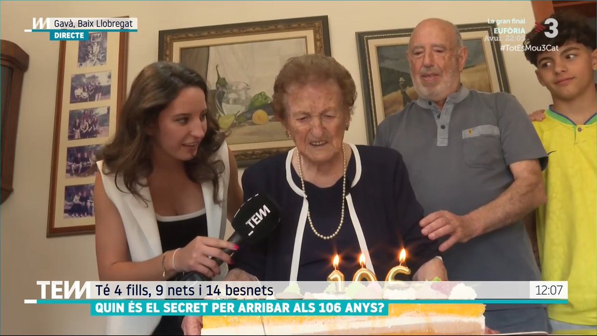 Avui la Coloma fa 106 anys i encara puja i baixa les escales de casa. Per molts anys, Coloma! 🥳🎂 “El secret és la meva persona, perquè he passat moltes coses i ja ho veus”, Coloma Estapé, àvia centenària #TotEsMou3Cat