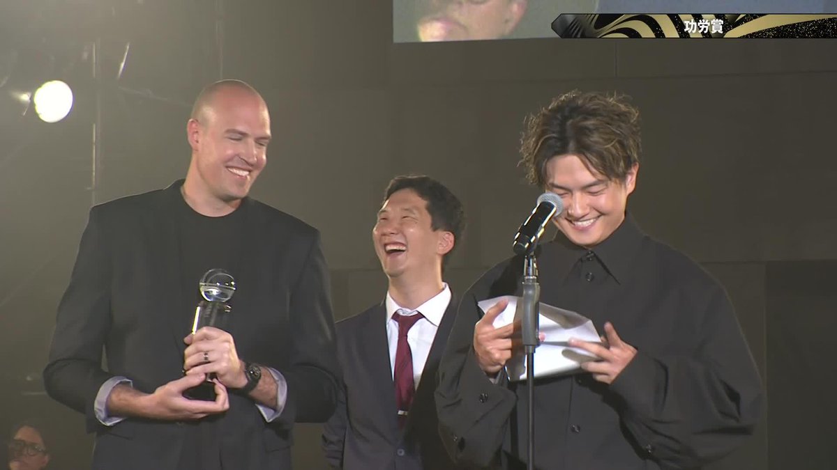 Dear ニック・ファジーカス From 辻 直人 「日本に来てくれて、ありがとう。 一緒にプレーしてくれて、ありがとう。」 Nick Fazekas 川崎ブレイブサンダース⚡️川崎からバスケの未来を⚡️ NAOTO TSUJI/辻直人👌👌👌 群馬クレインサンダーズ 🔽 #Bリーグアワード 生配信🔽 #Bリーグ