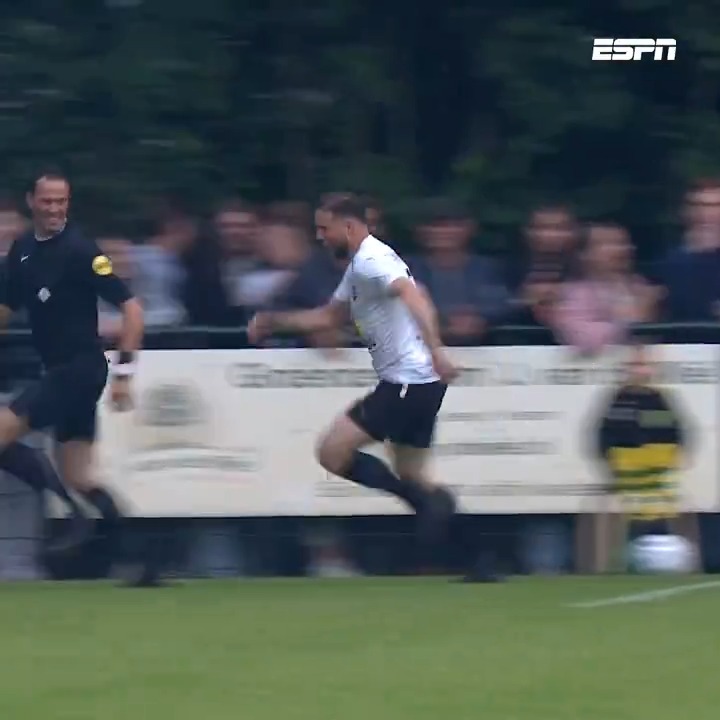 Bas Nijhuis geeft een penalty en moet vrezen voor zijn leven... 😂 #WVJL | VriendenLoterij