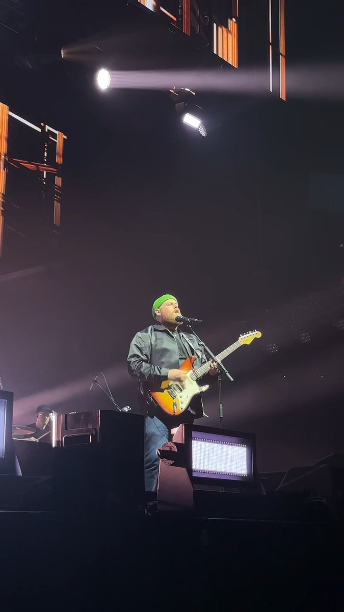 🎤 “cos I will leave a light onnnnn” 💡 ❤️ Tom Walker at #Clyde1Live 👏🏼
