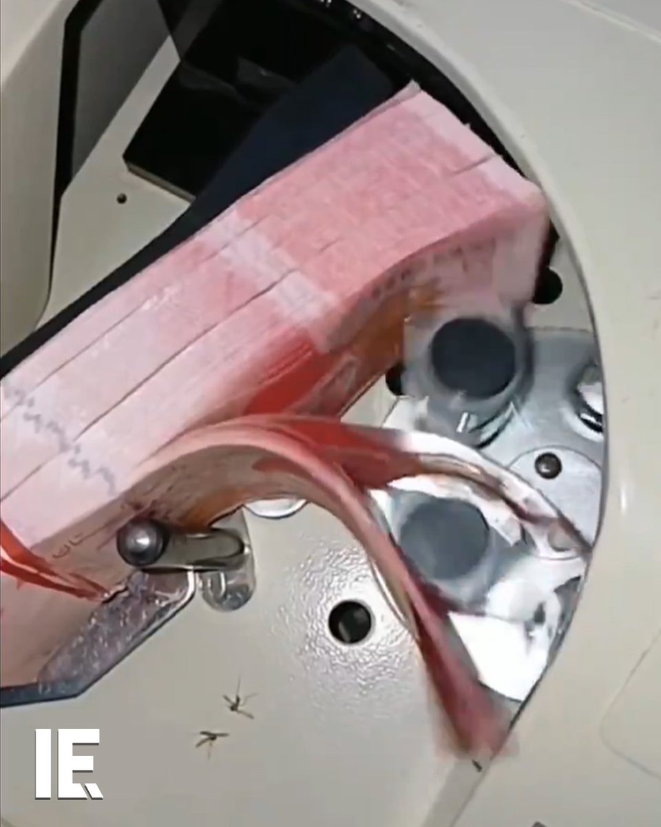 Counting money - correctly and once - is among the most important elements of a business. The circular rollers in this money counting machine helps separate individual bills. That minimizes potentially expensive human error.