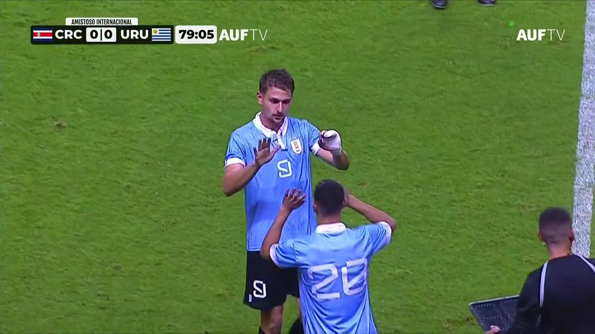 🤩 Todo el PAÍS despierto esperando este momento, el ingreso de Walter Domínguez. El jugador del pueblo 🇺🇾