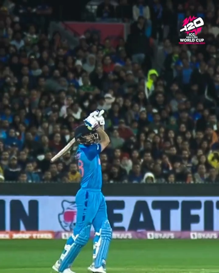 WHAT. A. SHOT 💥 Virat Kohli’s breathtaking six down the ground against Pakistan in the ICC Men’s #T20WorldCup 2022 is voted the FanCraze Greatest Moment 👑 Details 👉